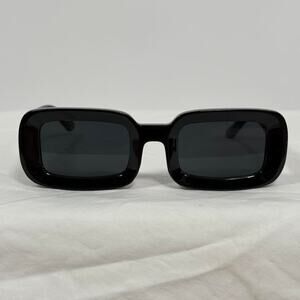 Sleek rectangular sunglasses w black